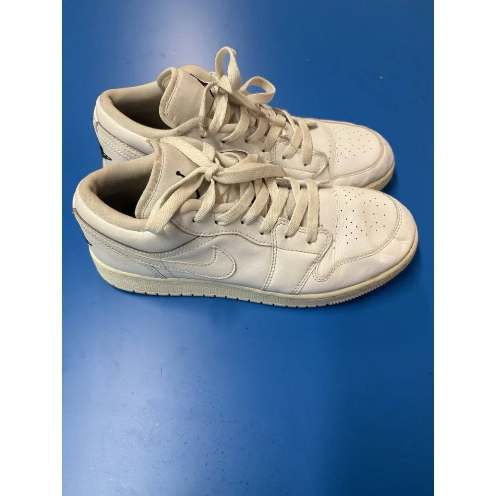 Nike‎ Air Jordan 1 Mid GS White/Black Sneakers 6.5Y/8W 553560-101